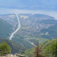 Il delta della Maggia con Ascona e Losone alla sua destra e Locarno alla sua sinistra