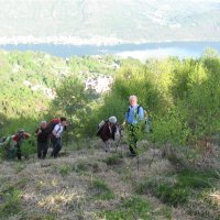 Gli escursionisti arrivano in cima sparpagliati